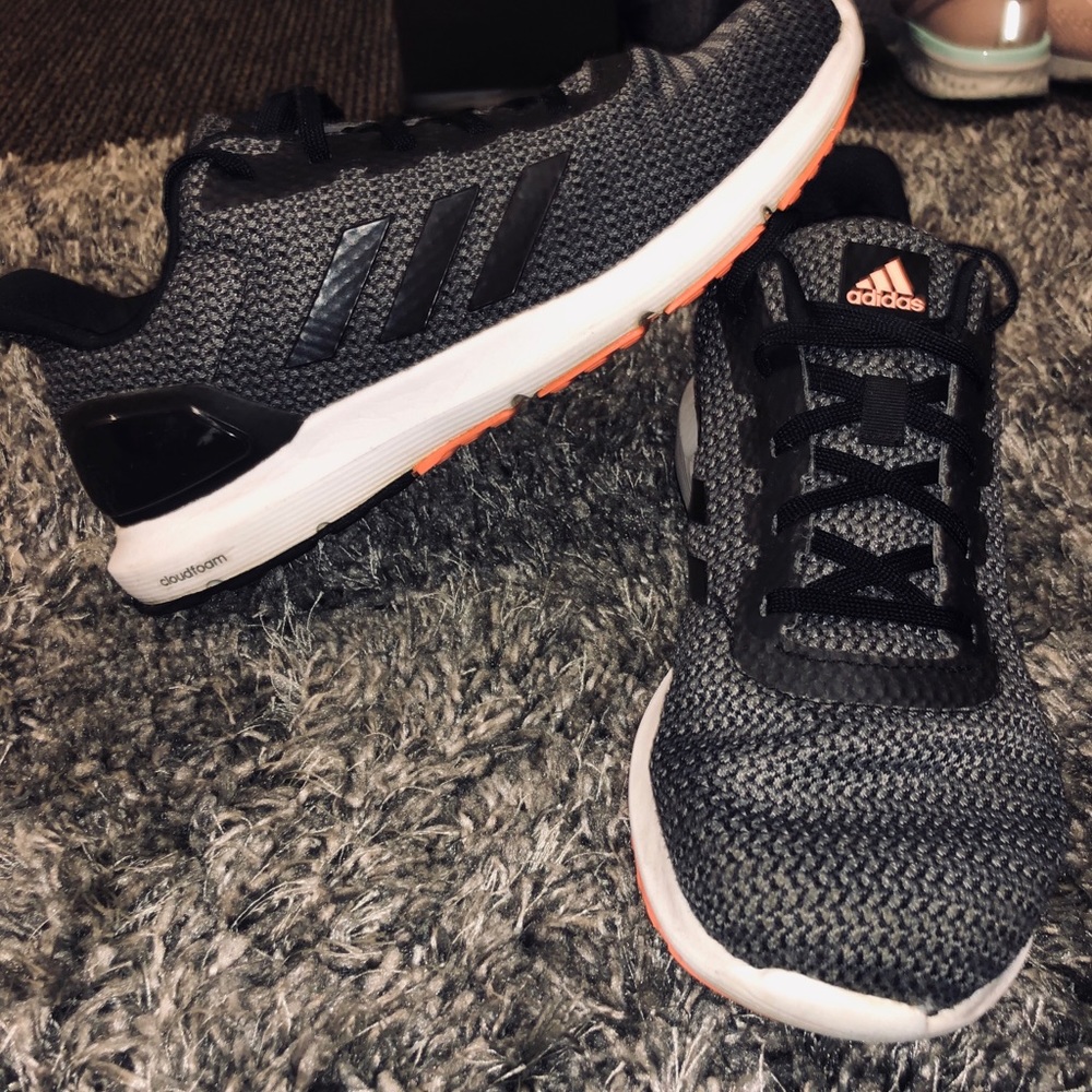 Adidas Cloudfoam tennis shoes